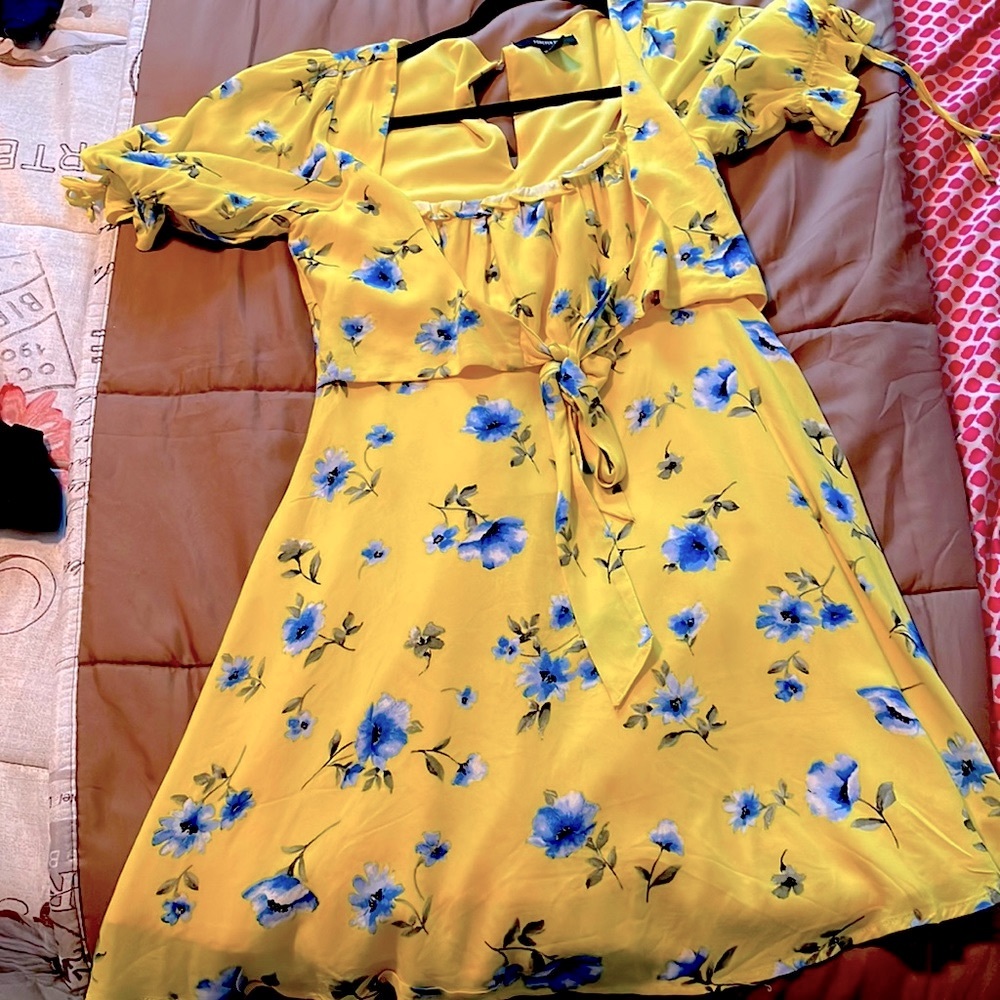 Forever 21 yellow floral mini dress